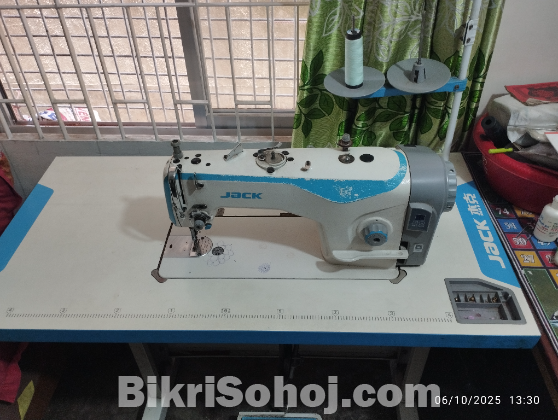Jack Sewing Machine F4
